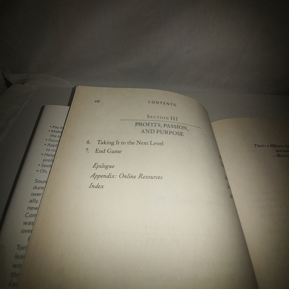 Delivering Happiness by Tony Hsieh VG - Picture 5 of 5